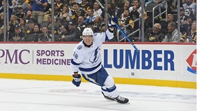 Lightning finally get regulation lead, beat Penguins 5-1