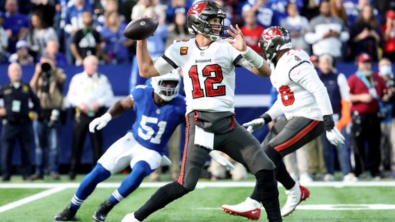 Fournette has 4 TDs to fuel Buccaneers' 2nd-half rally at Indy