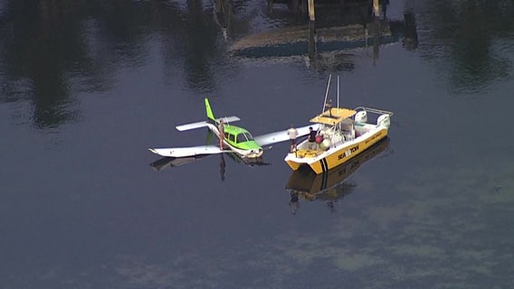 Pilot survives crash landing into Sarasota Bay