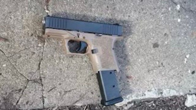 77-year-old man with a concealed carry license shoots and kills robber in Chicago, police say