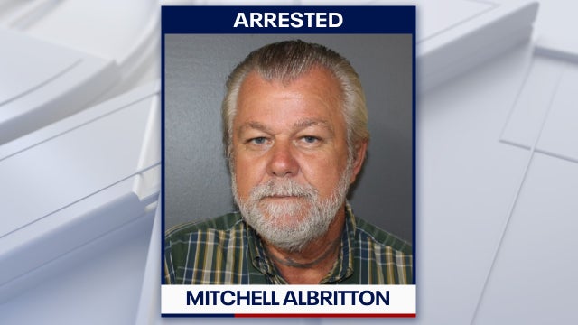 Deputies: Hardee man held 3 people hostage, attacked deputies with hatchet