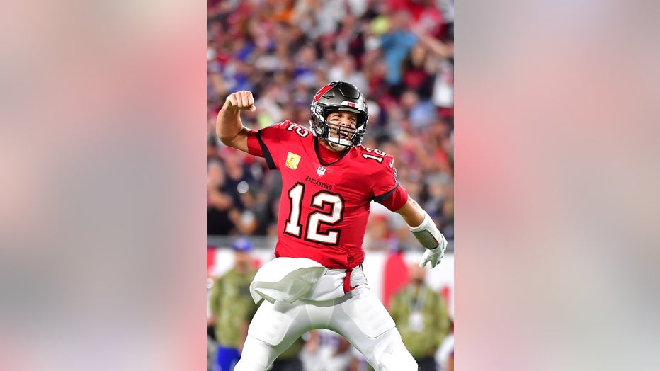 Mike Alstott of the Tampa Bay Buccaneers carries the ball as he is News  Photo - Getty Images