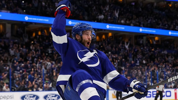 Hedman has 2 goals, 1 assist as Lightning beat Blues 4-2