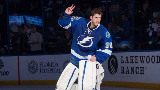 Former Lightning goalie Ben Bishop finally gives in to ailing knee, ends career in Dallas