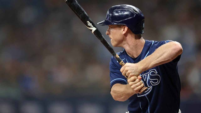 Tampa Bay Rays trade Wendle to Marlins, sign Choi