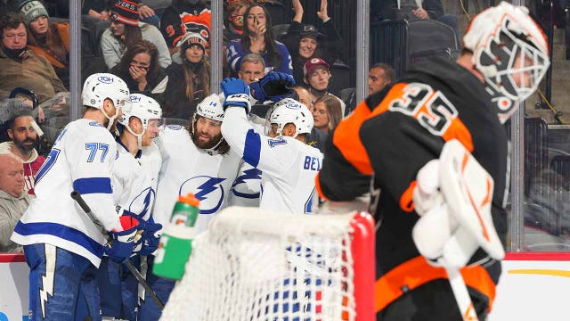 Perry, McDonagh lead Lightning in 7-1 win over Flyers