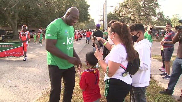 Titus O’Neil, Metropolitan Ministries bring joy to hundreds of Bay Area families
