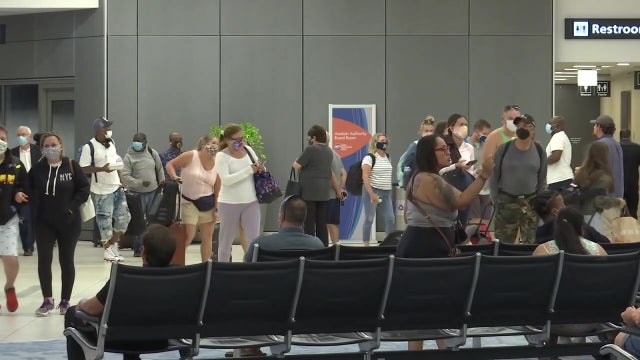 How to stay safe while traveling for the holidays