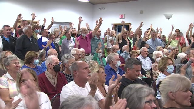 Siesta Key residents show solidarity in push to secede from Sarasota County