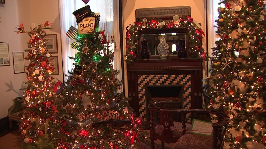 Plant Museum Continues 40-year Victorian Christmas Stroll Tradition ...