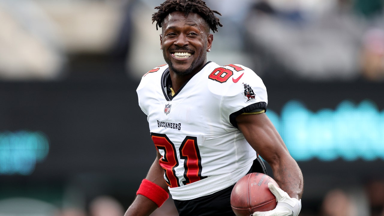 Arians says Antonio Brown 'no longer a Buc' after dramatic exit