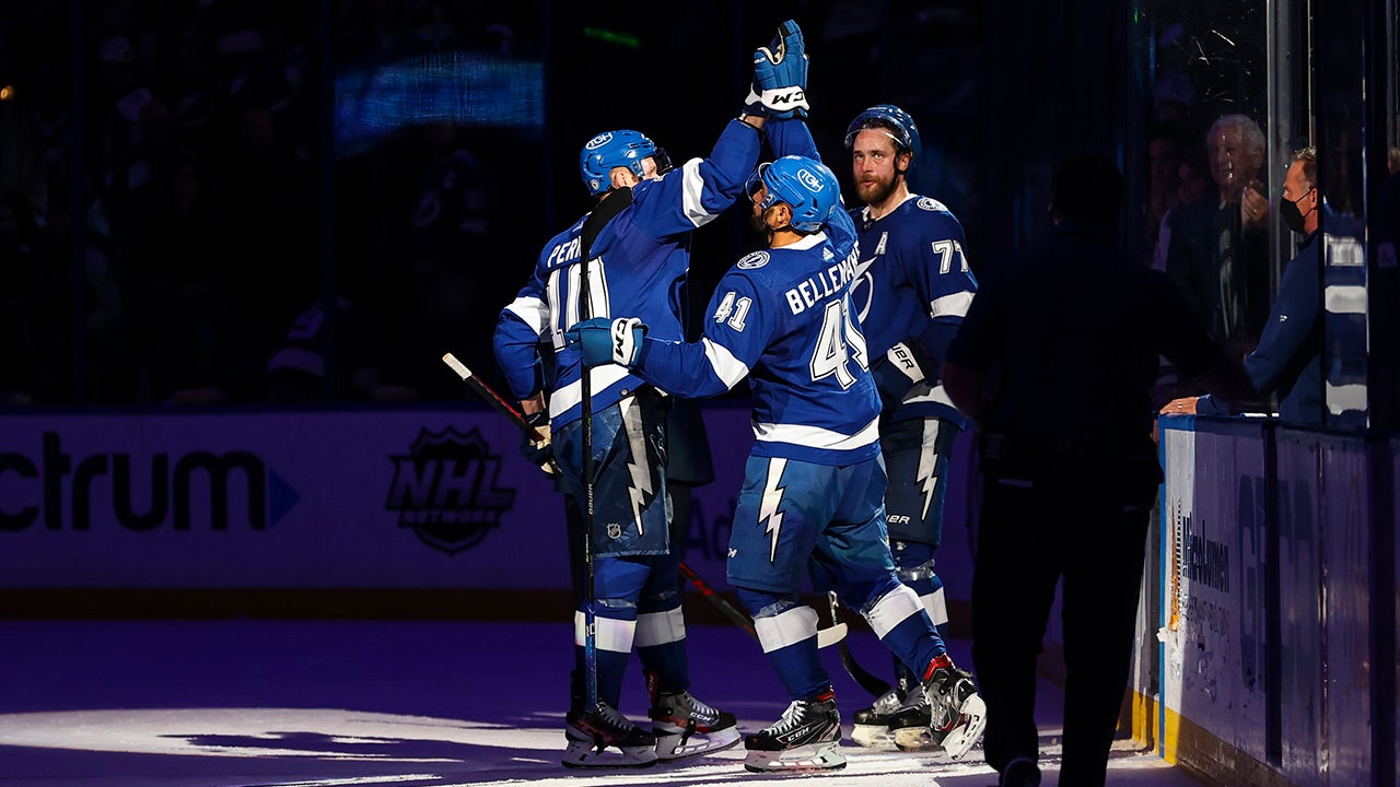 Anthony Cirelli has tiebreaking goal in 3rd, Lightning beat Devils