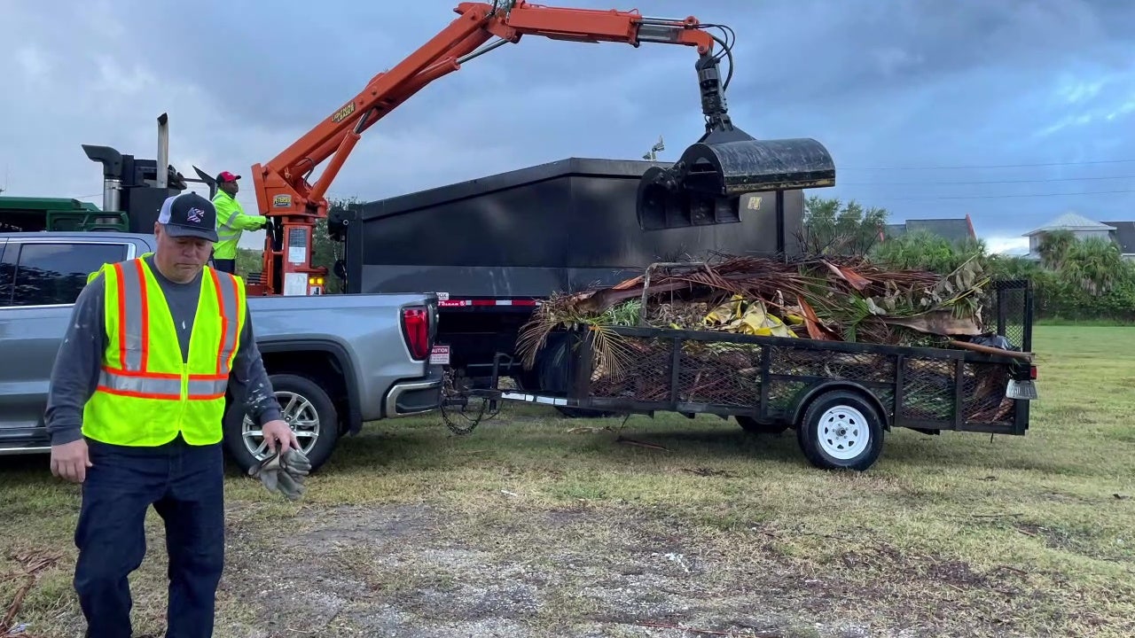 Bradenton mayor, city employees volunteer to pick up recycling, yard