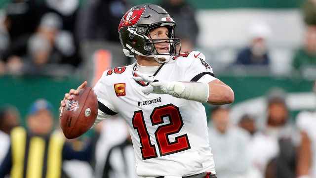 Bucs, Brady look to close strong against struggling Carolina Panthers