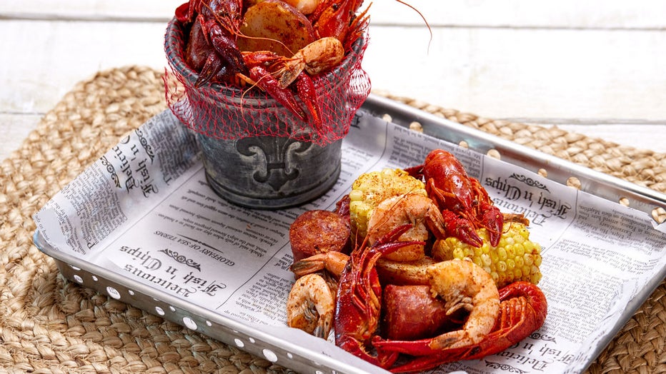 01_Crawfish-Boil-at-Universals-Mardi-Gras.jpg