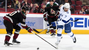Stamkos scores 2 in 3rd period, Tampa Bay Lightning beat Coyotes 4-3