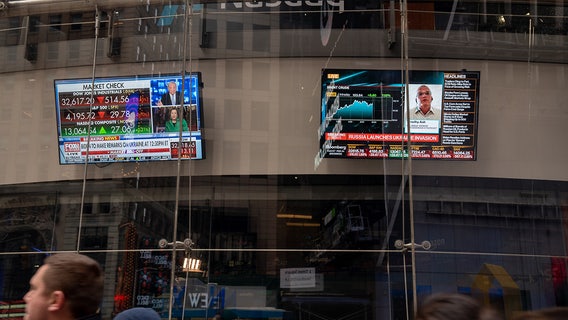 Russia attack on Ukraine causes stock markets to fall, oil prices to jump