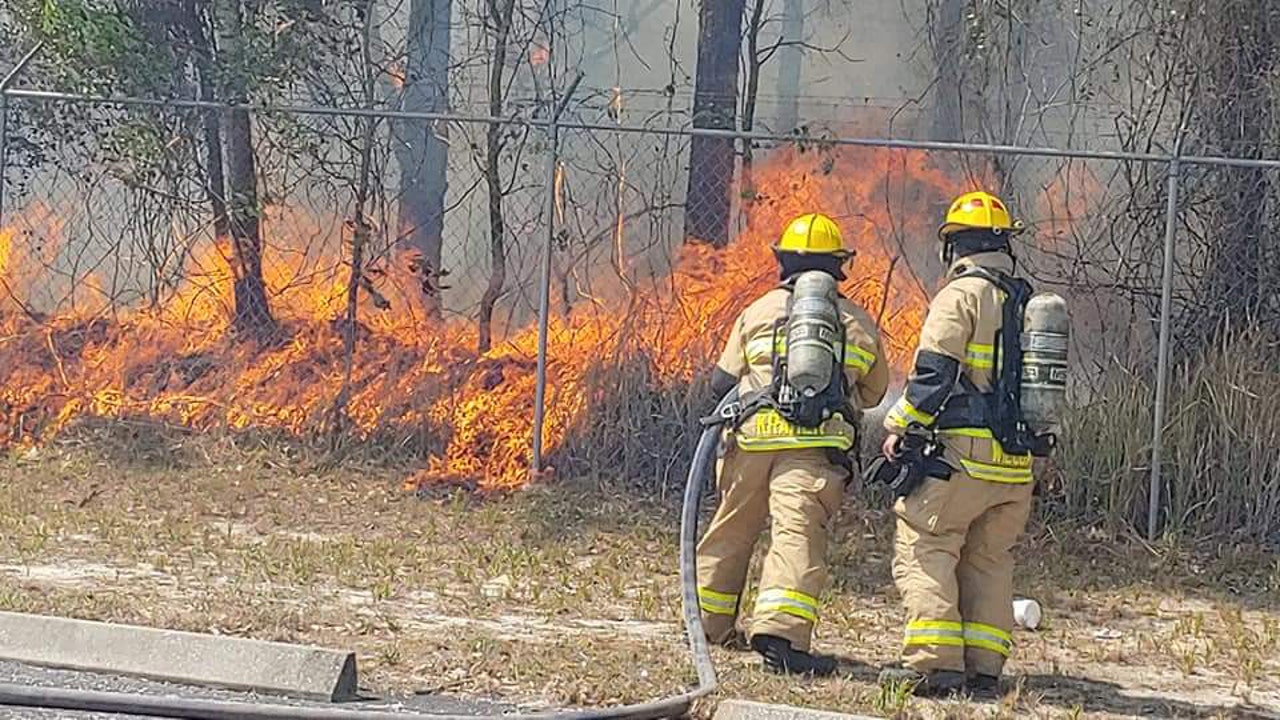 Teen's 'out of control' campfire under investigation after burning 5 acres, threatening apartments, car dealer - Vimarsana News