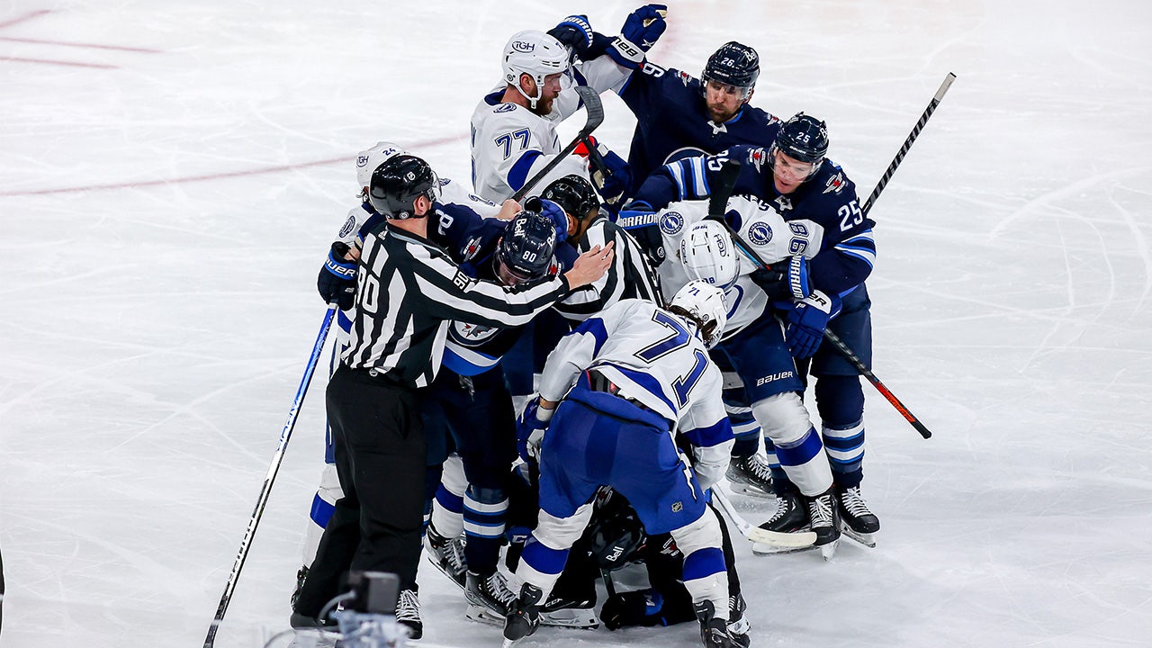 Alex Killorn scores twice, Lightning beat Devils 5-3 in Game 2