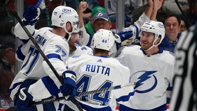 Lightning hold on to beat Canucks 2-1 to snap 3-game skid
