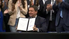 Gov. DeSantis signs ‘curriculum transparency’ bill allowing parents access to selecting instructional material