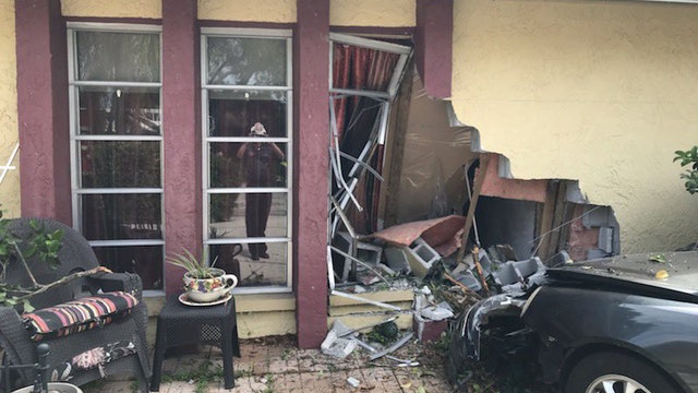 Woman loses control of car, crashes into Clearwater home, police say