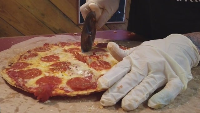 Pizza from a vending machine? St. Pete sports bar gets creative to combat worker shortage