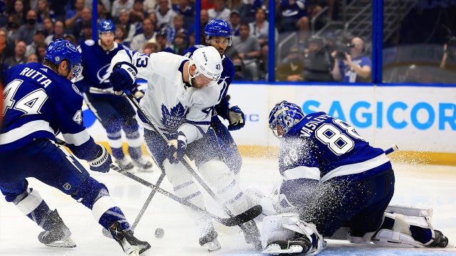 Matthews has 3 goals, Maple Leafs beat Lightning 6-2