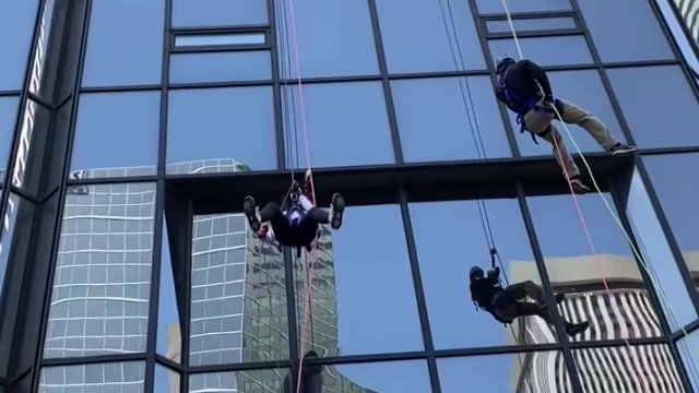Tampa leaders go ‘over the edge’ for charity