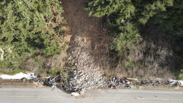 Woman escapes Alaskan rockslide, then stops driver seconds from disaster