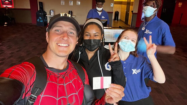 Riverview man breaks world record for watching 'Spiderman' movie 292 times in theater