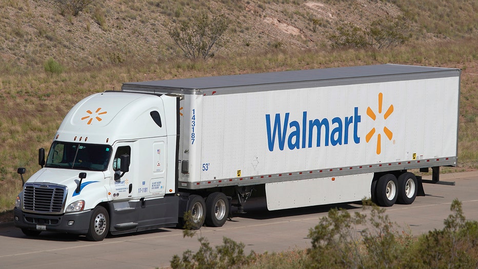 cd611acd-Walmart Challenges Amazon With Next-Day Delivery Service