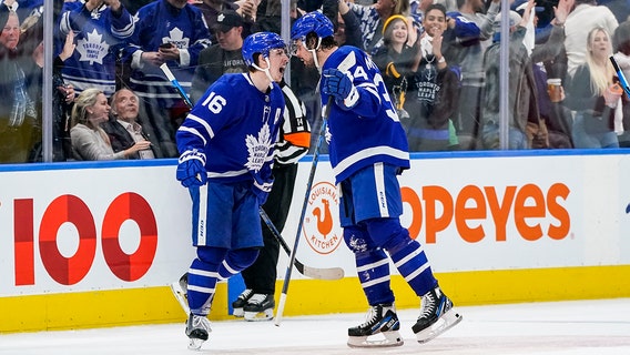 Maple Leafs win 4-3, push Lightning to brink of elimination