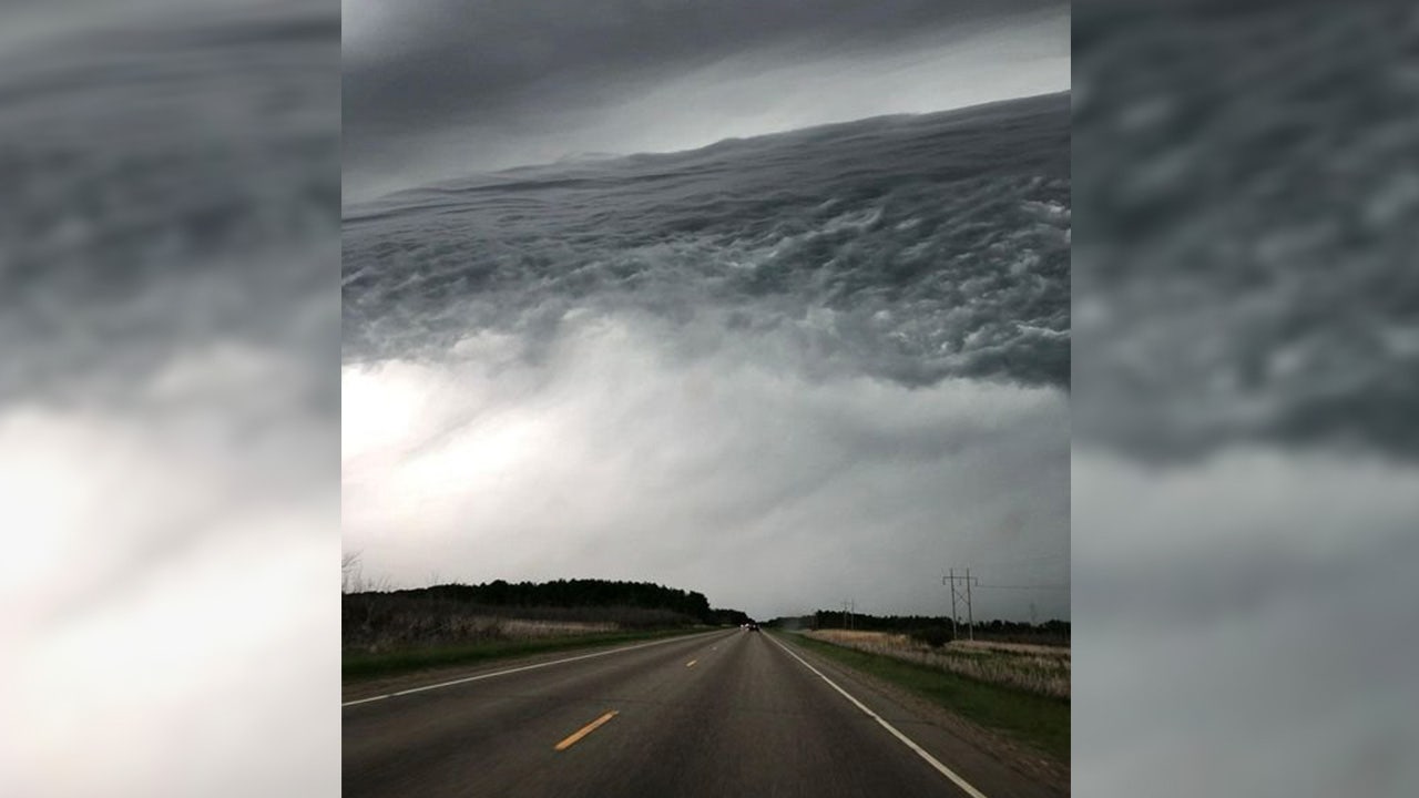 Stunning photo of clouds that look like crashing ocean waves goes