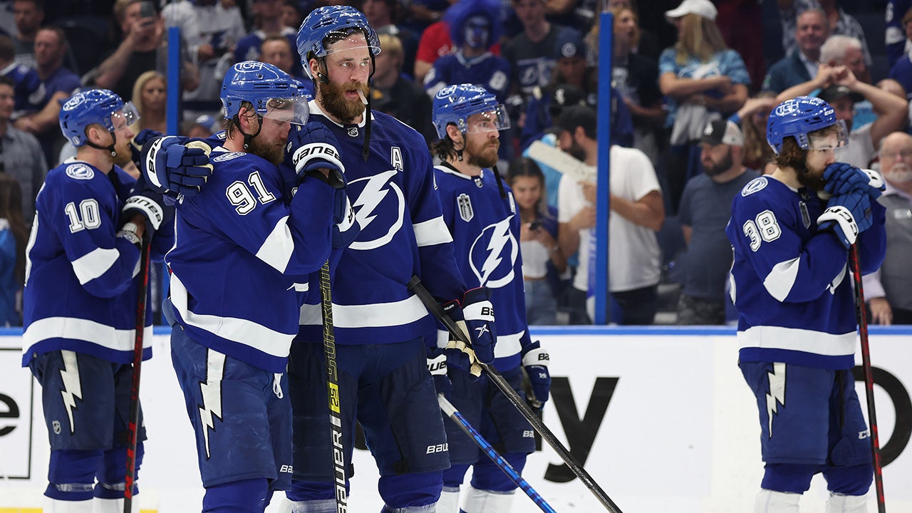 Lightning beat Rangers 4-1 in Game 4 to even East final