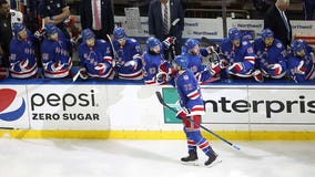 Chytil scores twice, Rangers rout Lightning 6-2 in Game 1