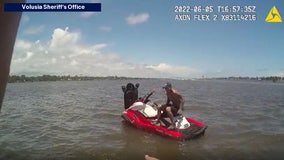 Video: Family allows Florida deputies to use their boat to arrest man on stolen jet ski