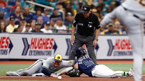 Tellez’s 2 home runs, Davis’ super catch send Brewers over Rays