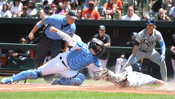 Santander homers, points to dad in the stands, O's edge Tampa Bay Rays