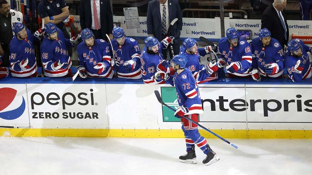 Chytil scores twice, Rangers rout Lightning 6-2 in Game 1