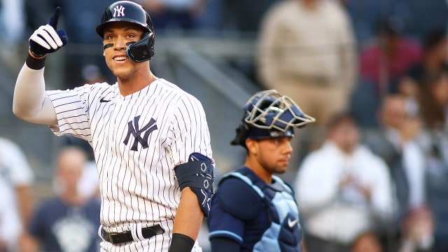 Judge, Higashioka HRs power Yanks over Rays 4-3