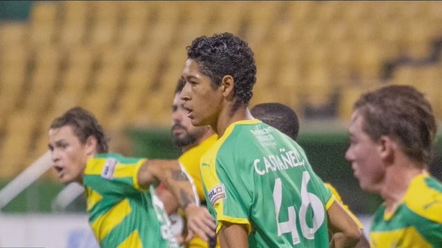 Tampa Prep footballer already on the pitch after signing with Rowdies at 17