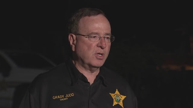 Polk deputies 'rush toward' suspect threatening to kill deputies, firing in Lakeland mobile home park