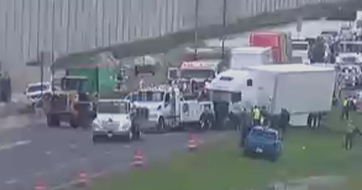 Multi-vehicle crash closes southbound I-75 in Sarasota | FOX 13 Tampa Bay