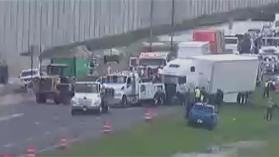 Multi-vehicle crash closes southbound I-75 in Sarasota