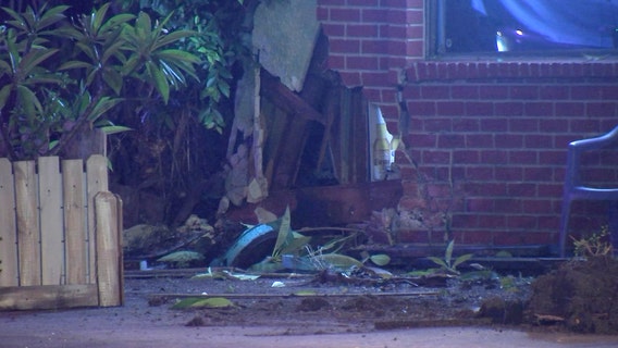 Car crashes into Sunset Grille in St. Pete