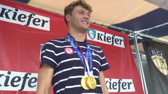 Florida Gator Bobby Finke returns home after breaking two American swimming records