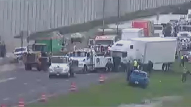 Multi-vehicle crash closes southbound I-75 in Sarasota