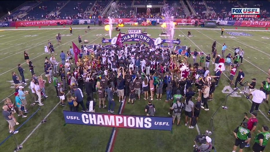 USFL Champions on field