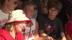 Bucs fan helps Michigan family continue tradition at Bucs training camp